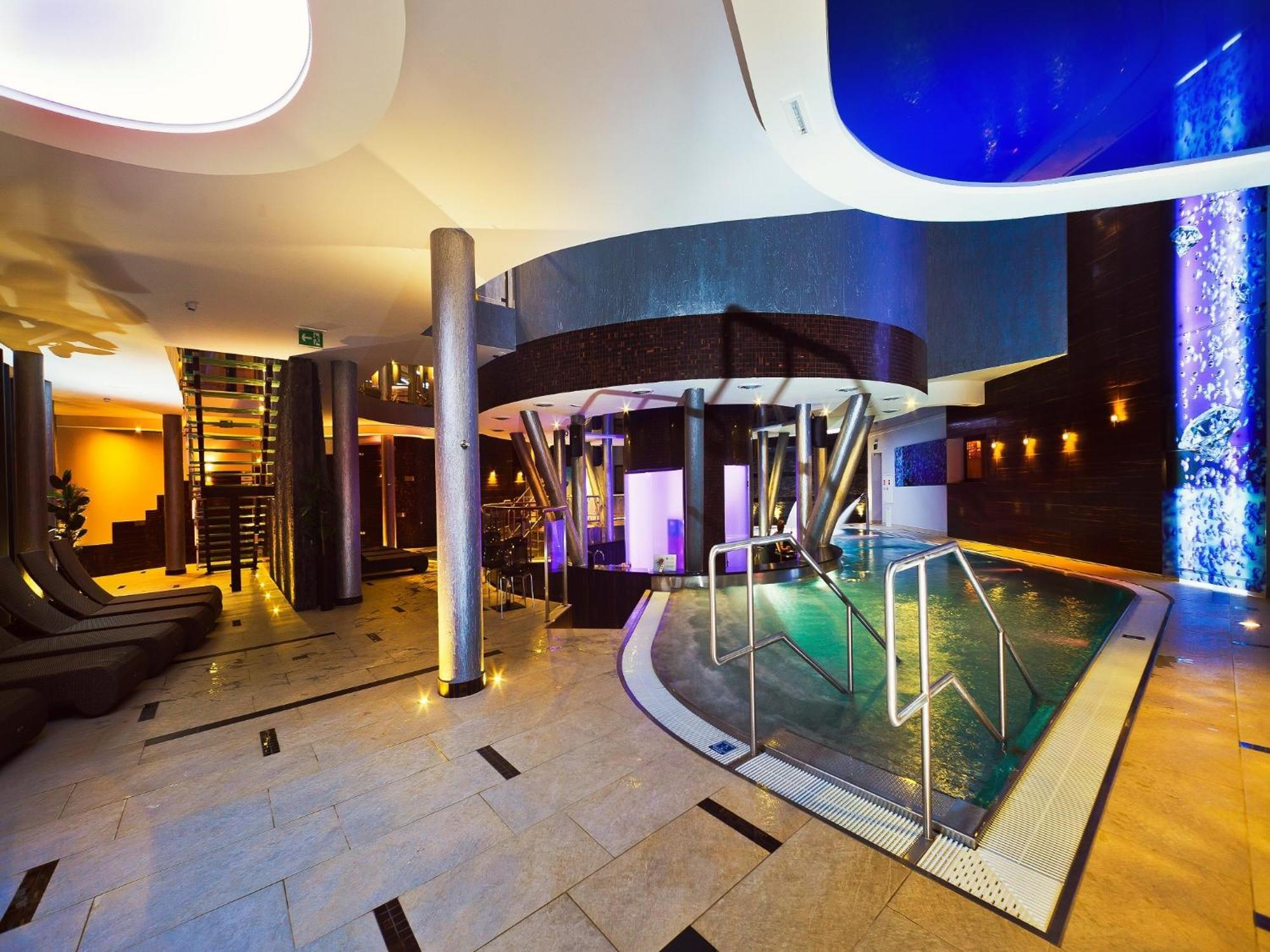 Blue Diamond Hotel Active Spa Trzebownisko Exterior photo